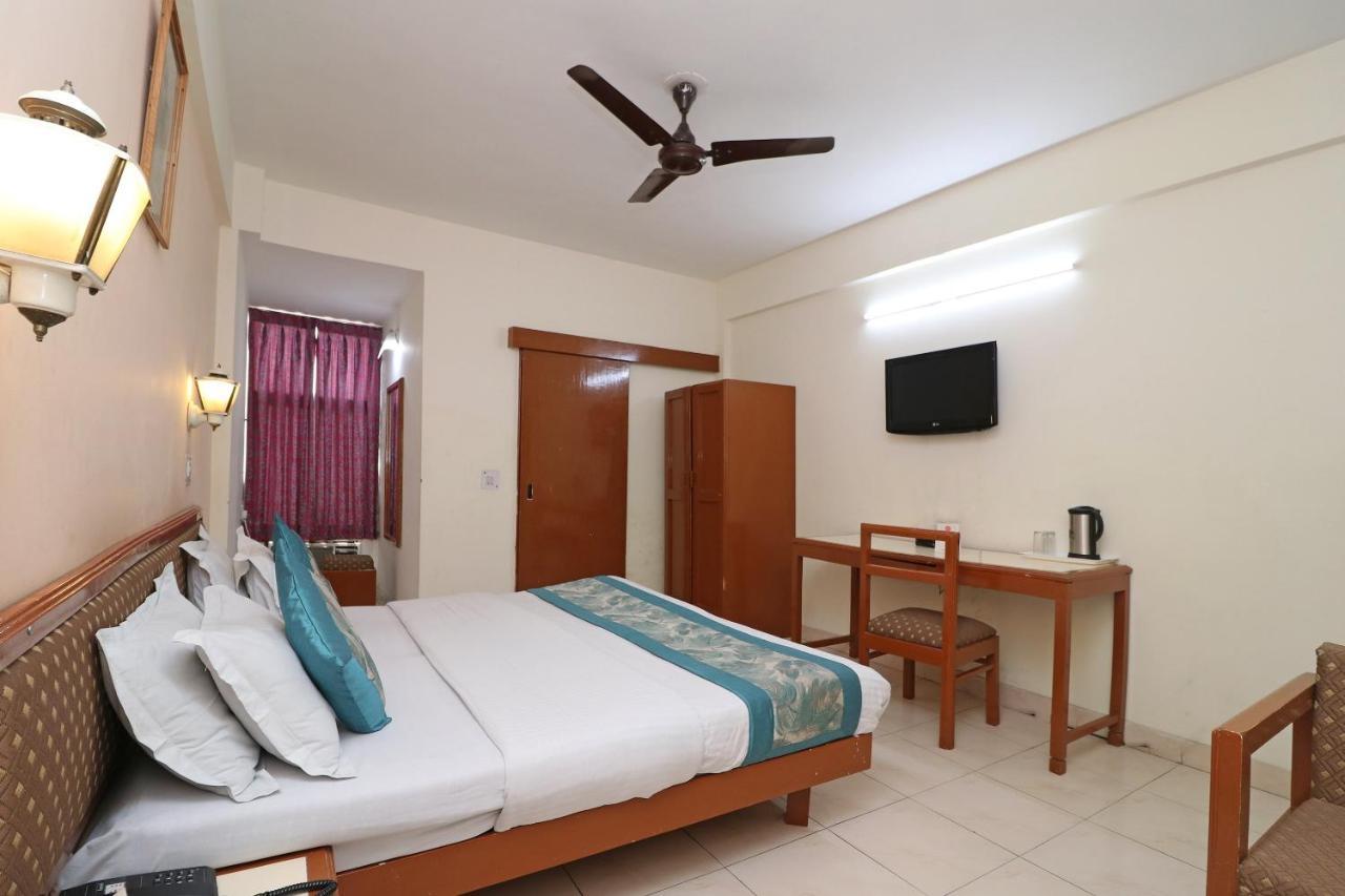 Oyo 1822 Hotel Ambassador Dehradun Ngoại thất bức ảnh
