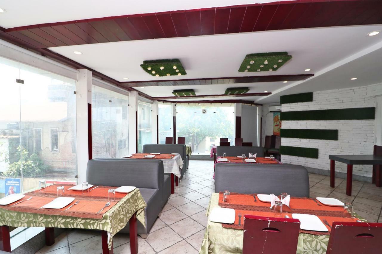 Oyo 1822 Hotel Ambassador Dehradun Ngoại thất bức ảnh